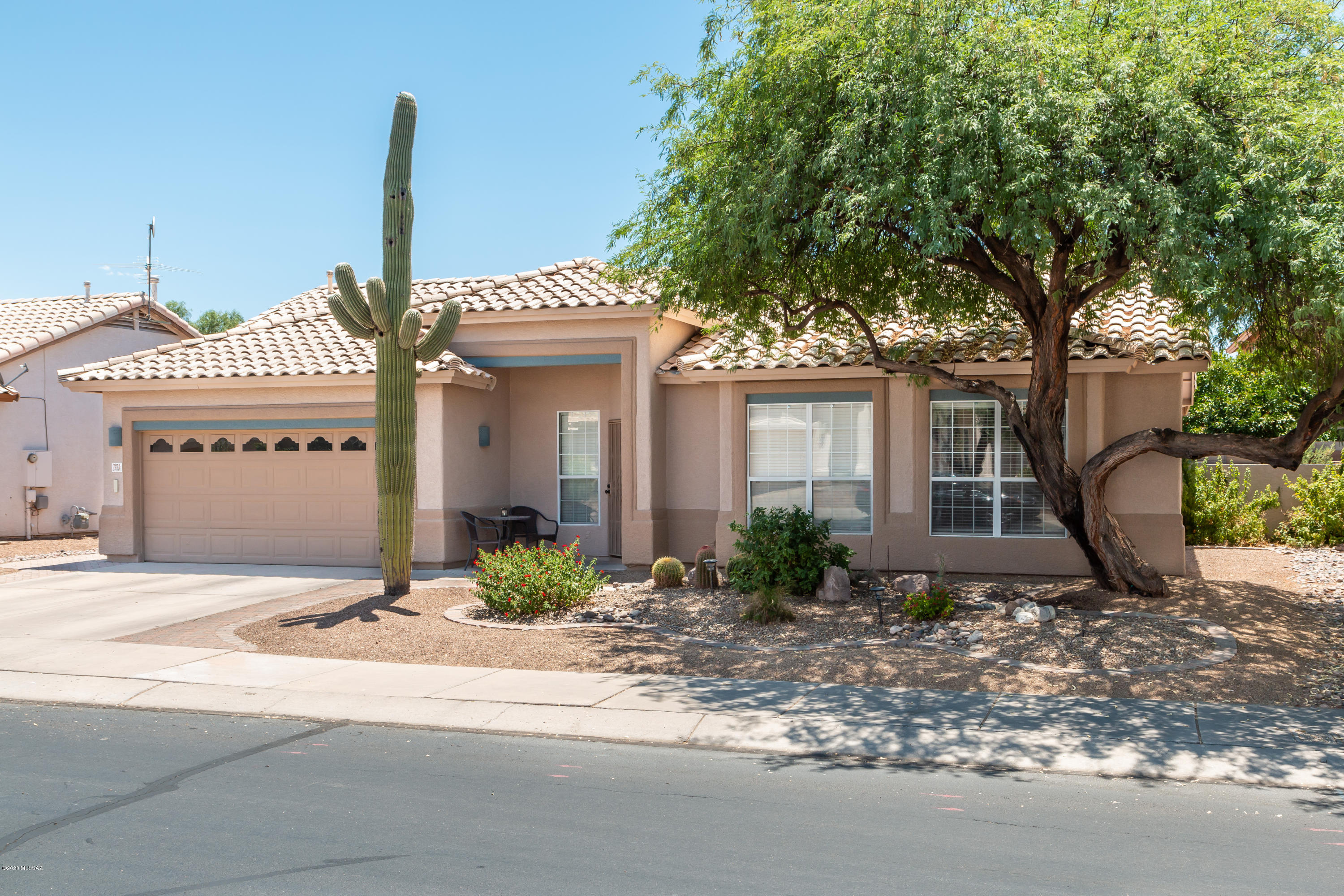 7215 West Rivulet Drive Tucson, AZ 85743 - Photo 2 of 46