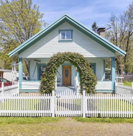 $299,900 | 219 Gilbert Avenue, Glendale, OR 97442