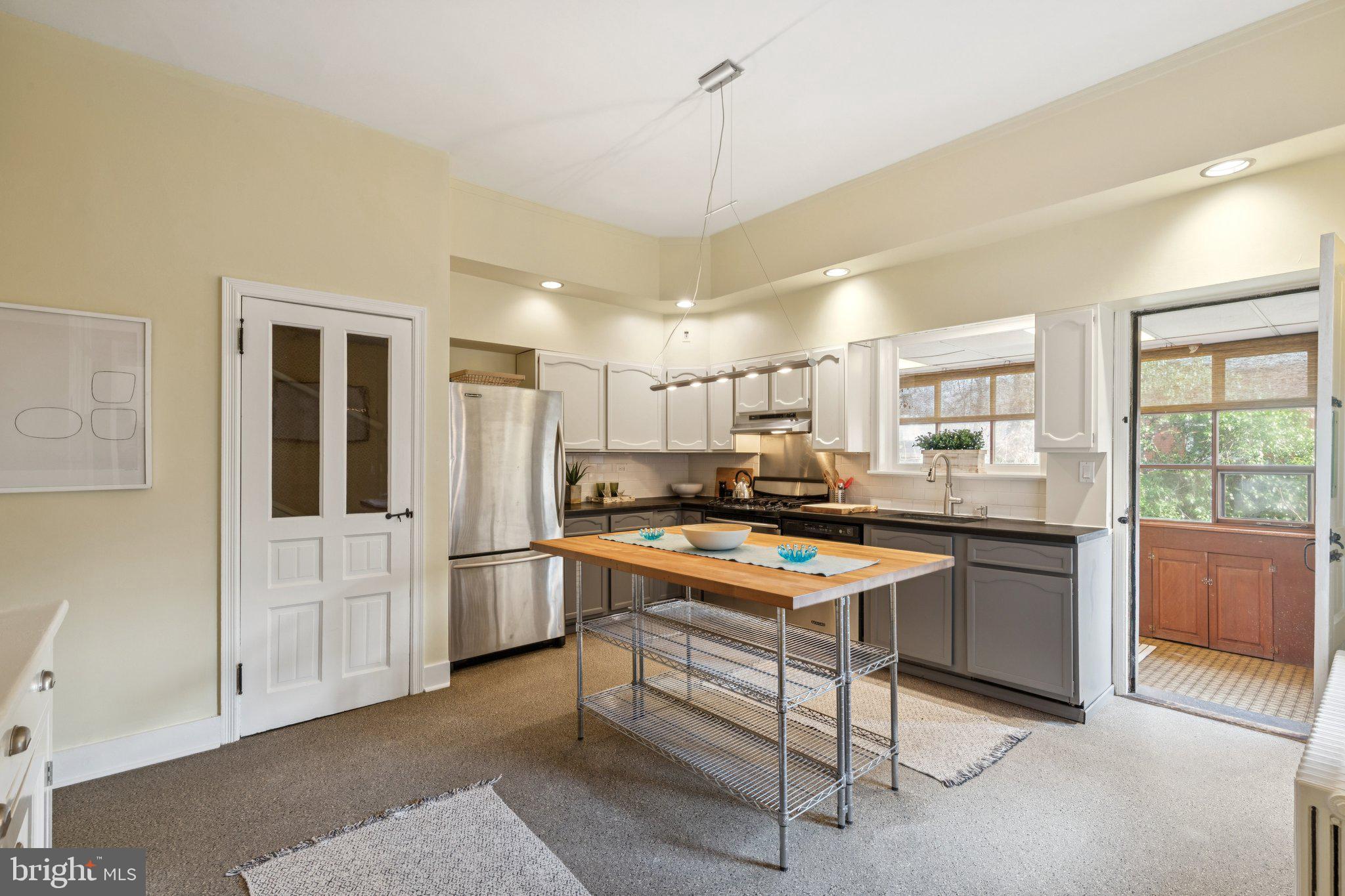 4722 Springfield Avenue Philadelphia, PA 19143 - Photo 9 of 33