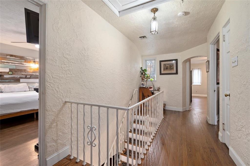 1009 Cochran Road Pittsburgh, PA 15243 - Photo 17 of 28 Gallery Image 17