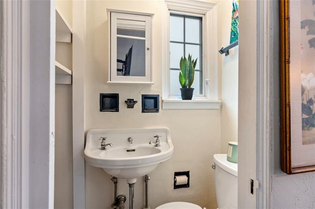 1009 Cochran Road Pittsburgh, PA 15243 - Photo 20 of 28 Gallery Image 20