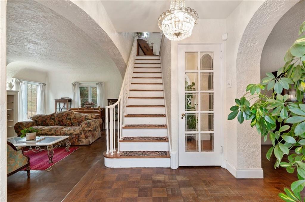1009 Cochran Road Pittsburgh, PA 15243 - Photo 3 of 28 Gallery Image 3