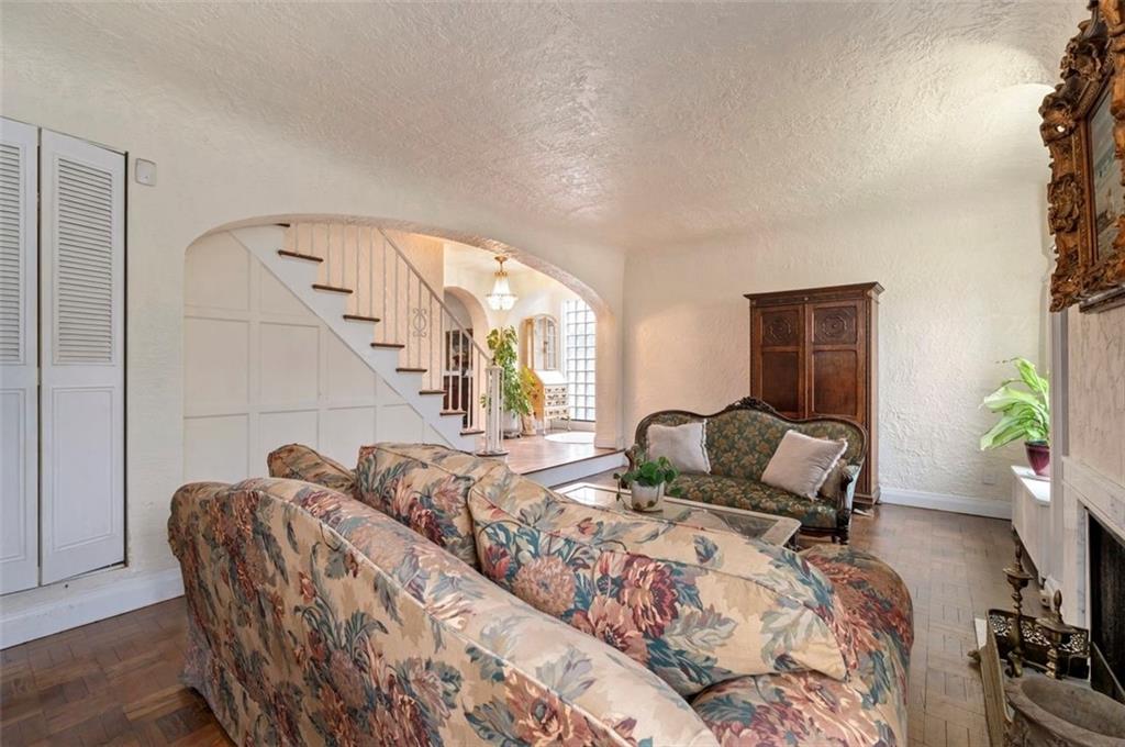 1009 Cochran Road Pittsburgh, PA 15243 - Photo 6 of 28 Gallery Image 6