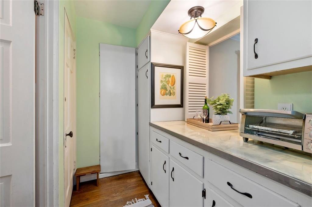 1009 Cochran Road Pittsburgh, PA 15243 - Photo 9 of 28 Gallery Image 9