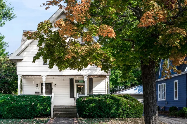 $259,500 | 202 Willard Avenue, Bloomington, IL 61701