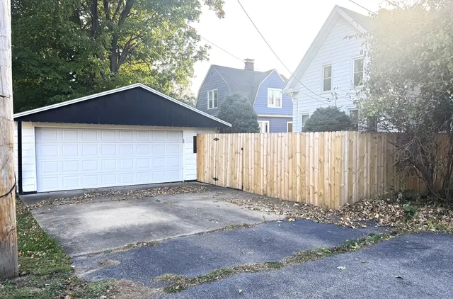 $259,500 | 202 Willard Avenue, Bloomington, IL 61701