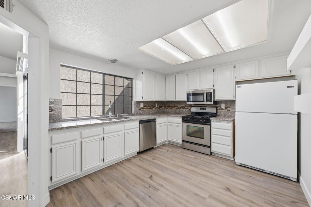 802 Congressional Road Simi Valley, CA 93065 - Photo 8 of 37