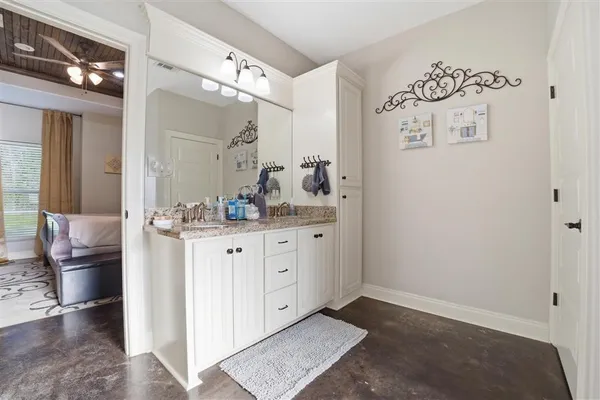 $350,000 | 19447 Highway 383, Iowa, LA 70647