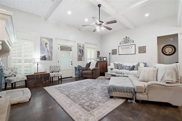 $350,000 | 19447 Highway 383, Iowa, LA 70647