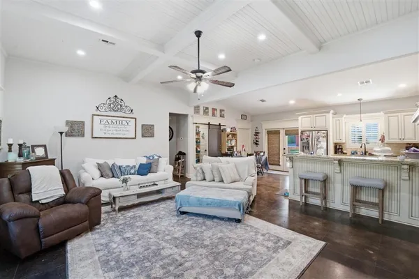 $350,000 | 19447 Highway 383, Iowa, LA 70647