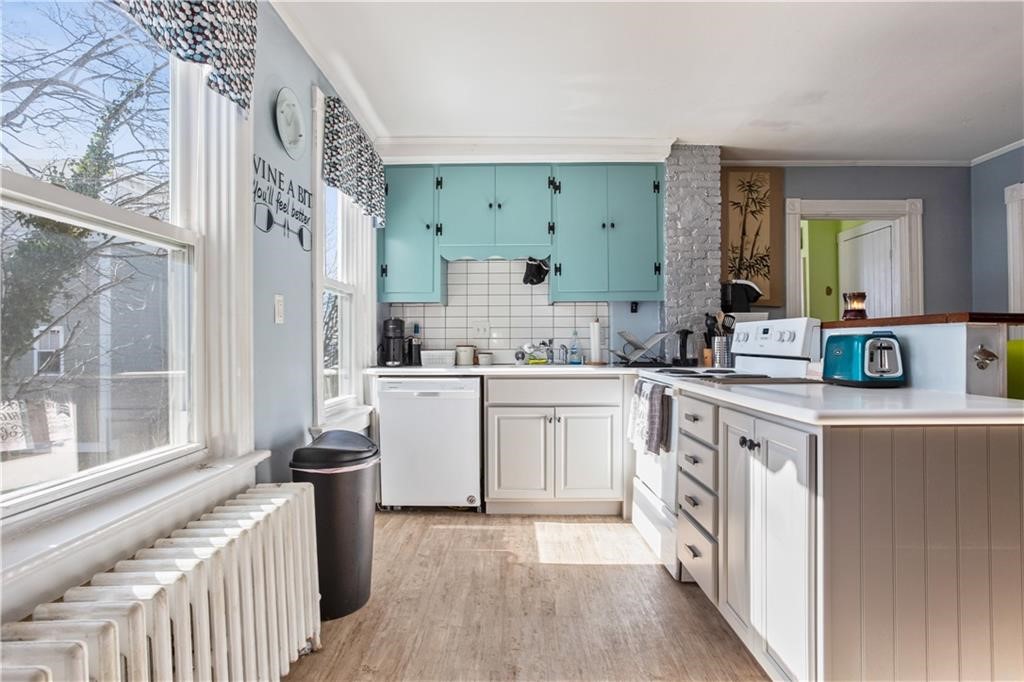 35 Brewer Street, Unit 2 Newport, RI 02840 - Photo 4 of 17