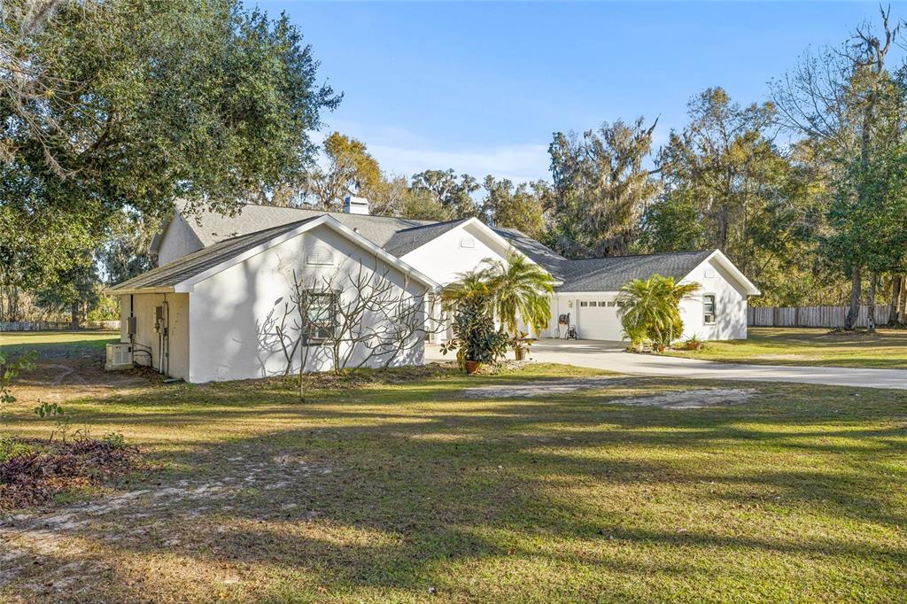 31445 Amberlea Road Dade City, FL 33523 - Photo 9 of 52