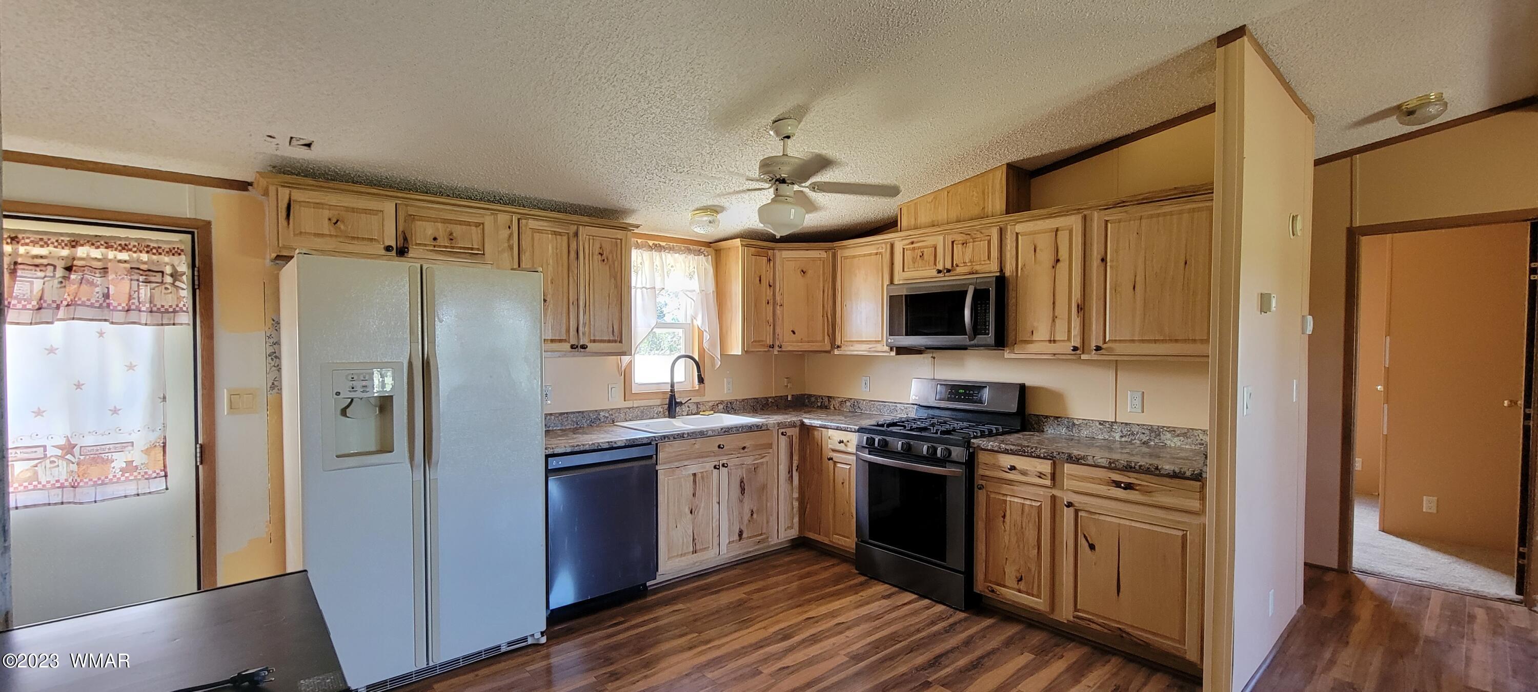 4732 Norris Road Snowflake, AZ 85937 - Photo 11 of 67 a kitchen with stainless steel appliances a refrigerator stove and sink