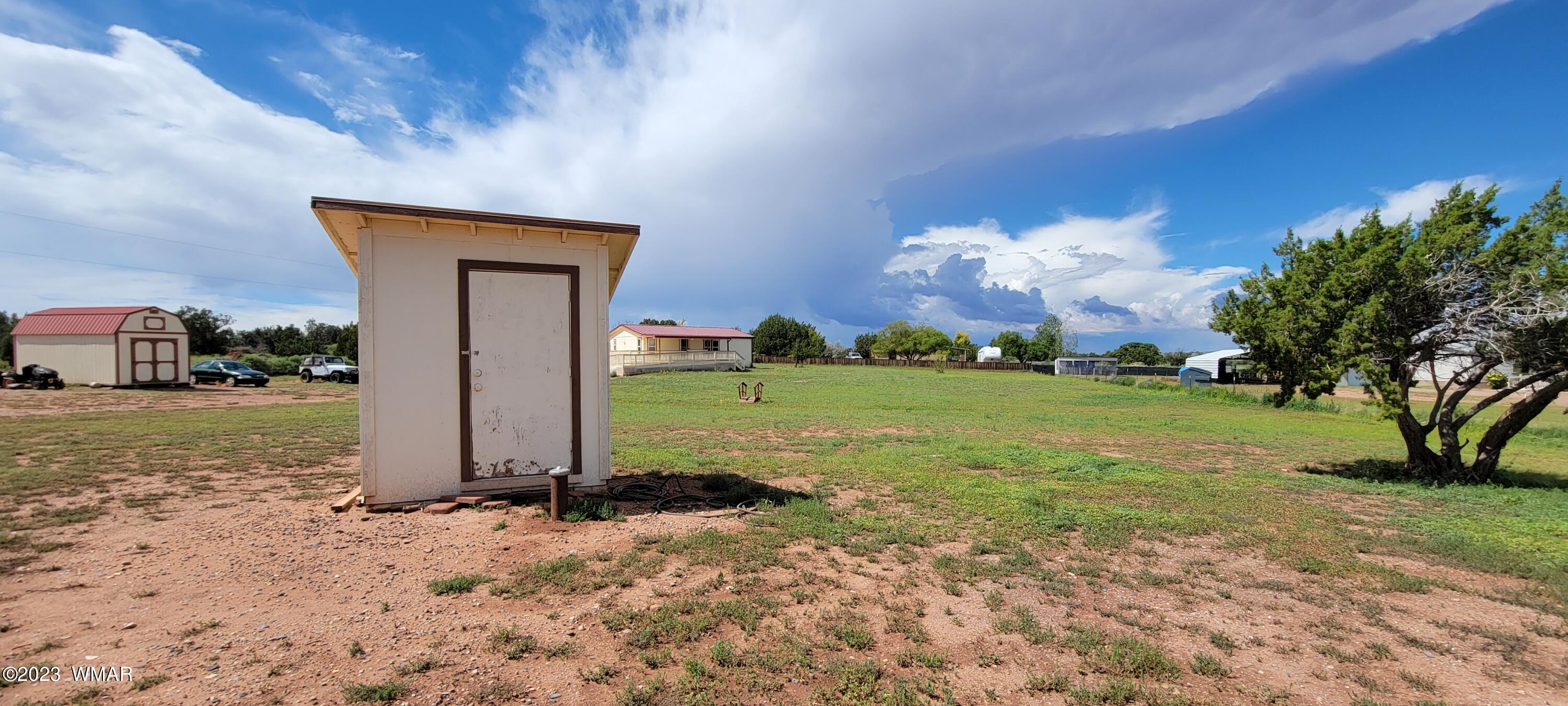 4732 Norris Road Snowflake, AZ 85937 - Photo 38 of 67 a house view with a garden space