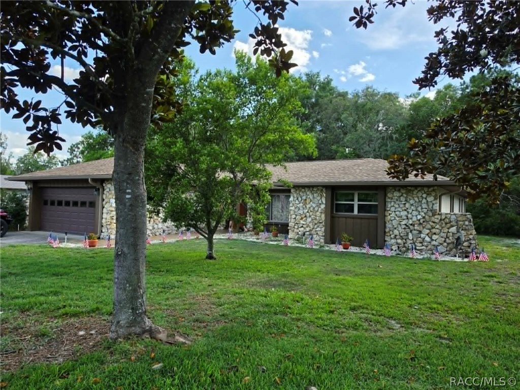 4 Laurelcherry Court Homosassa, FL 34446 - Photo 2 of 28