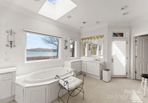 $1,399,000 | 718 Eagle Point Court, Matthews, NC 28104