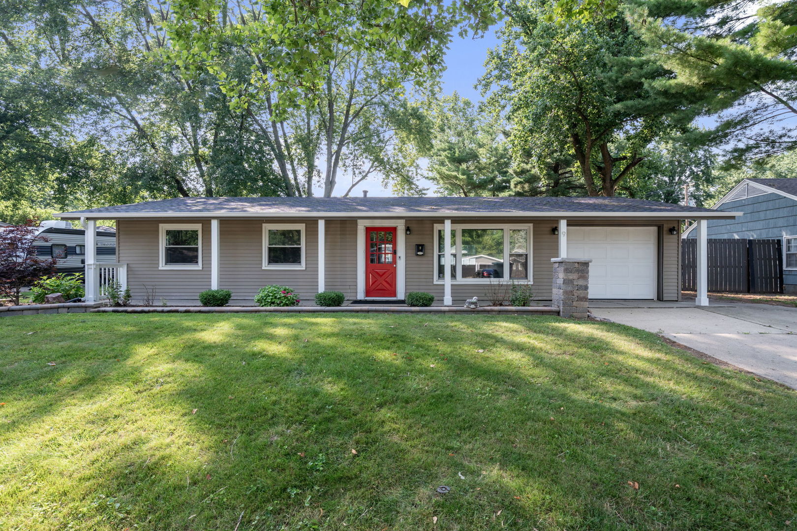 9 Woodridge Road Montgomery, IL 60538 - Photo 1 of 31 Gallery Image 1