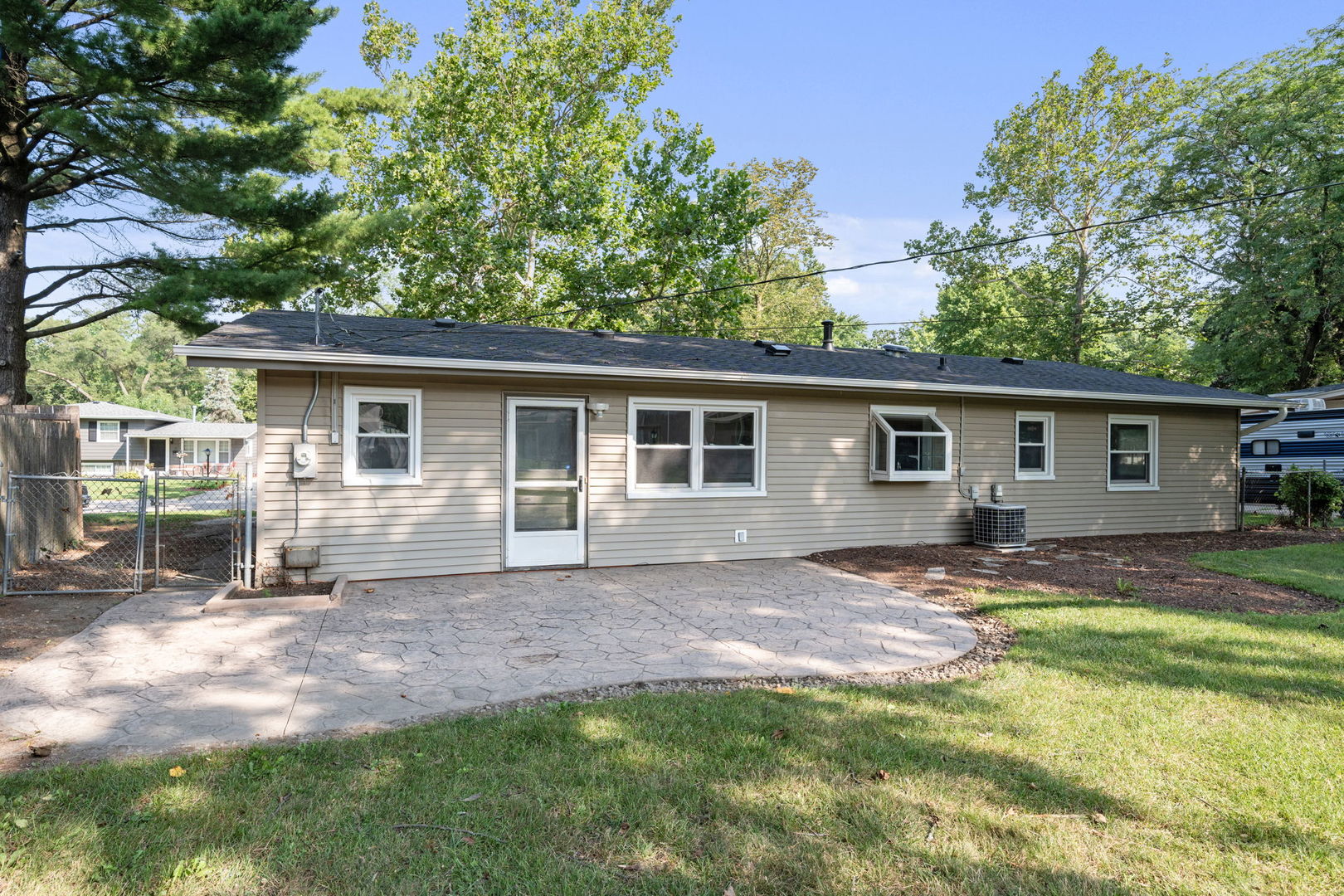 9 Woodridge Road Montgomery, IL 60538 - Photo 20 of 31 Gallery Image 20