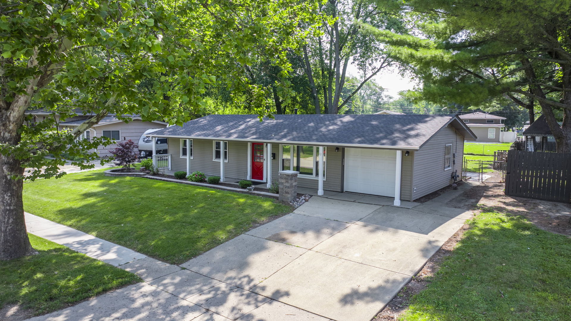 9 Woodridge Road Montgomery, IL 60538 - Photo 3 of 31 Gallery Image 3