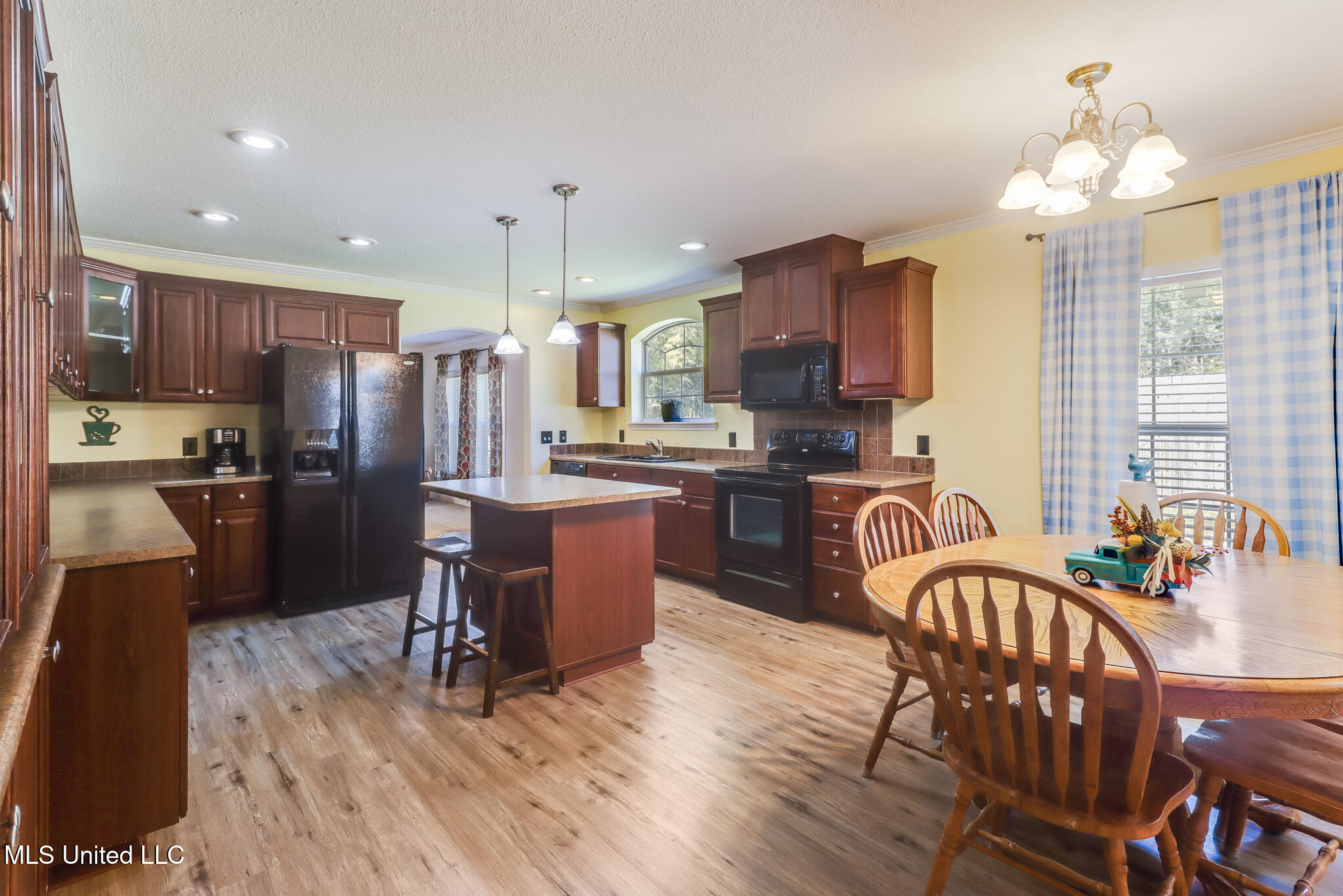 1049 A Carnes Road Wiggins, MS 39577 - Photo 11 of 29 Huge Kitchen