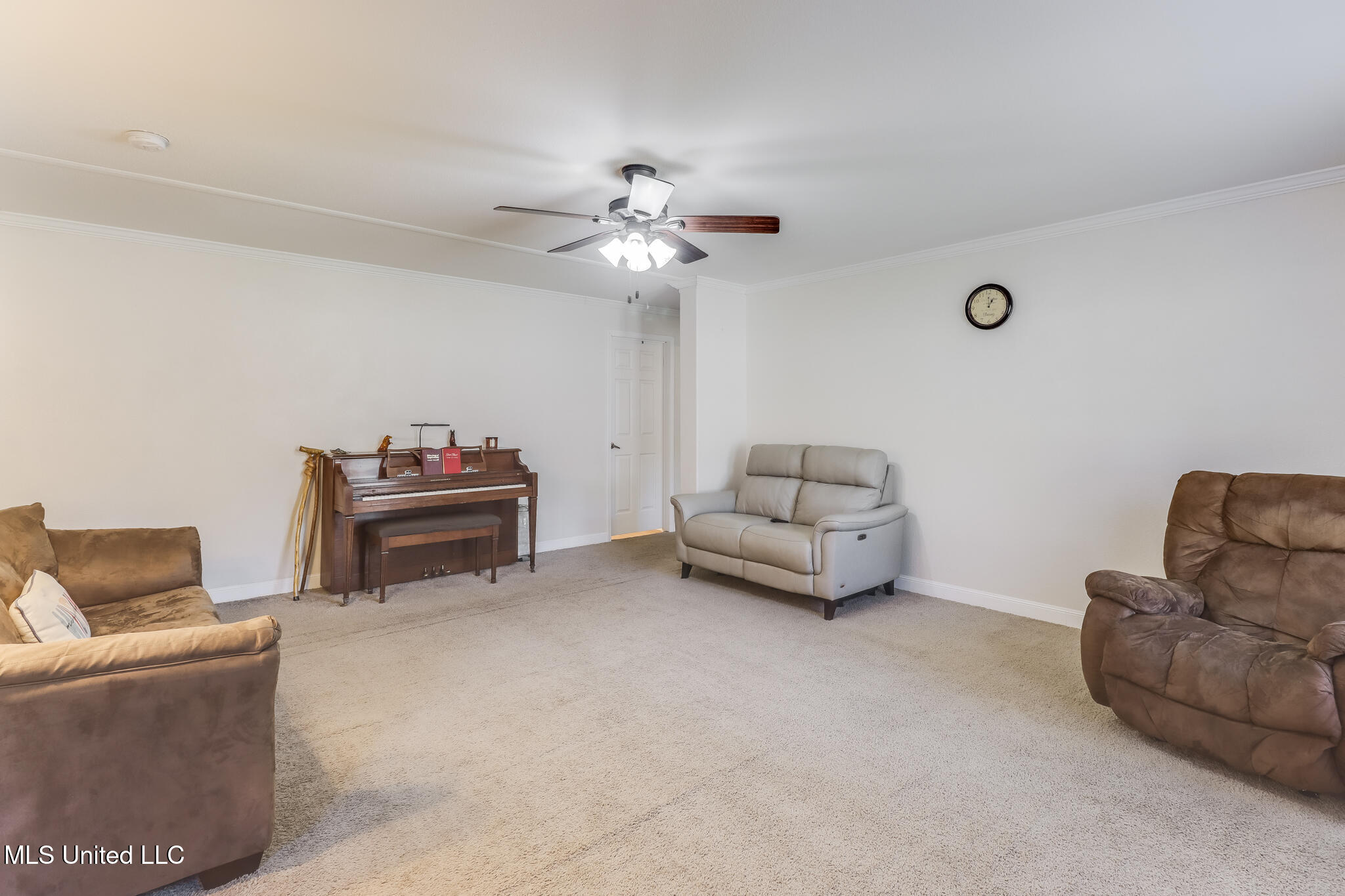1049 A Carnes Road Wiggins, MS 39577 - Photo 13 of 29 Large Living Area