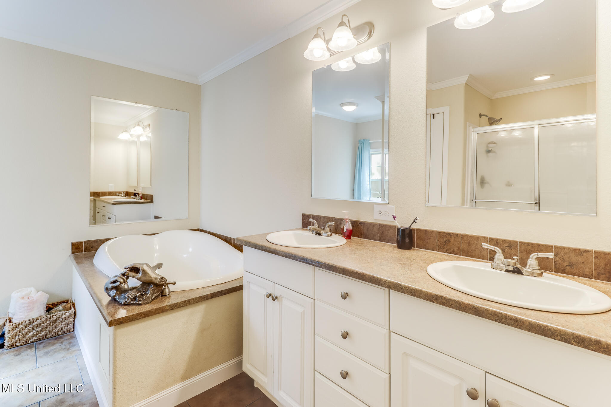 1049 A Carnes Road Wiggins, MS 39577 - Photo 18 of 29 Double Vanity, Garden Tub