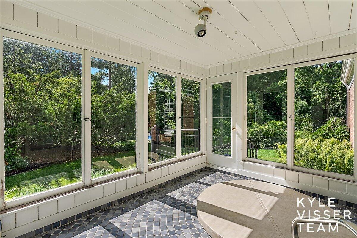 2089 Robinson Road Southeast Grand Rapids, MI 49506 - Photo 35 of 73 Sunroom
