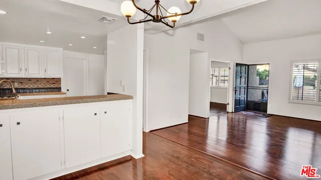 $3,300 | 263 East Sierra Madre Boulevard, Unit 4, Sierra Madre, CA 91024