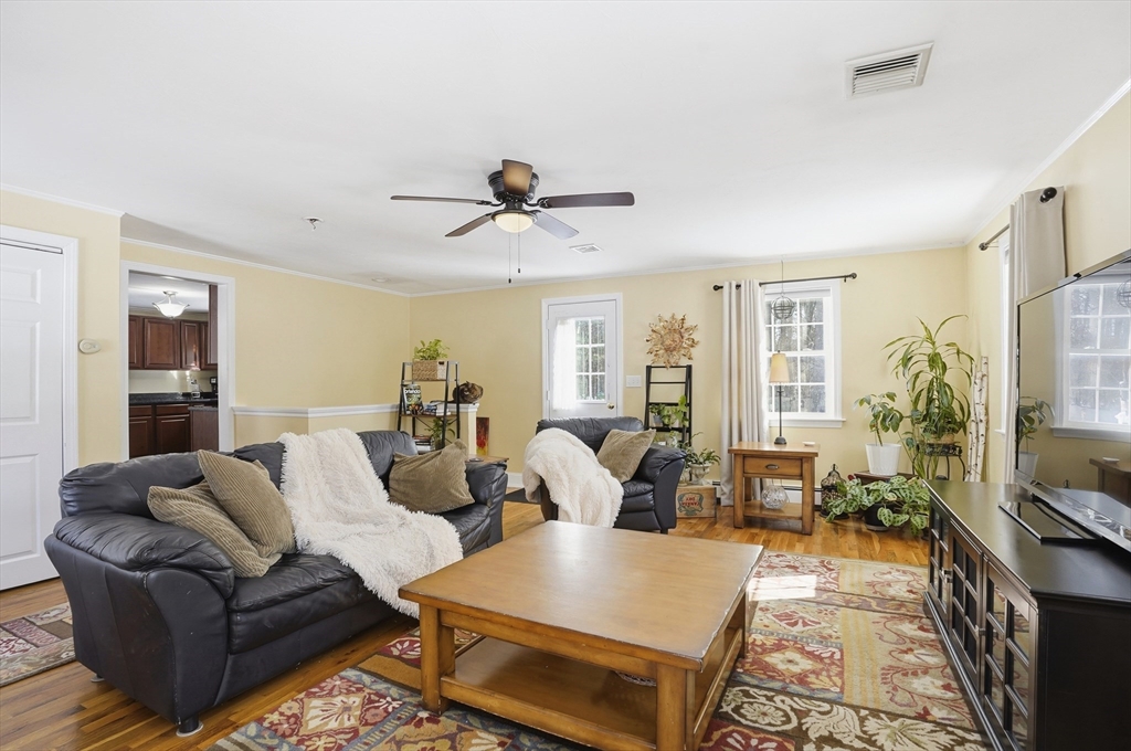 9 Kanehoe Court Townsend, MA 01474 - Photo 5 of 31 a living room with furniture
