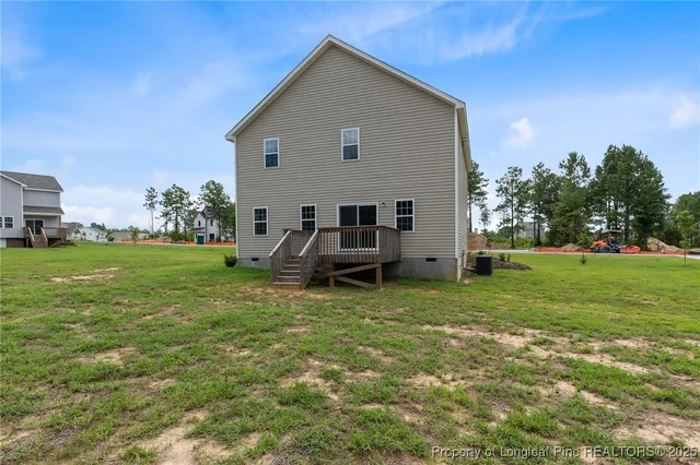 a view of a house with backyard and garden