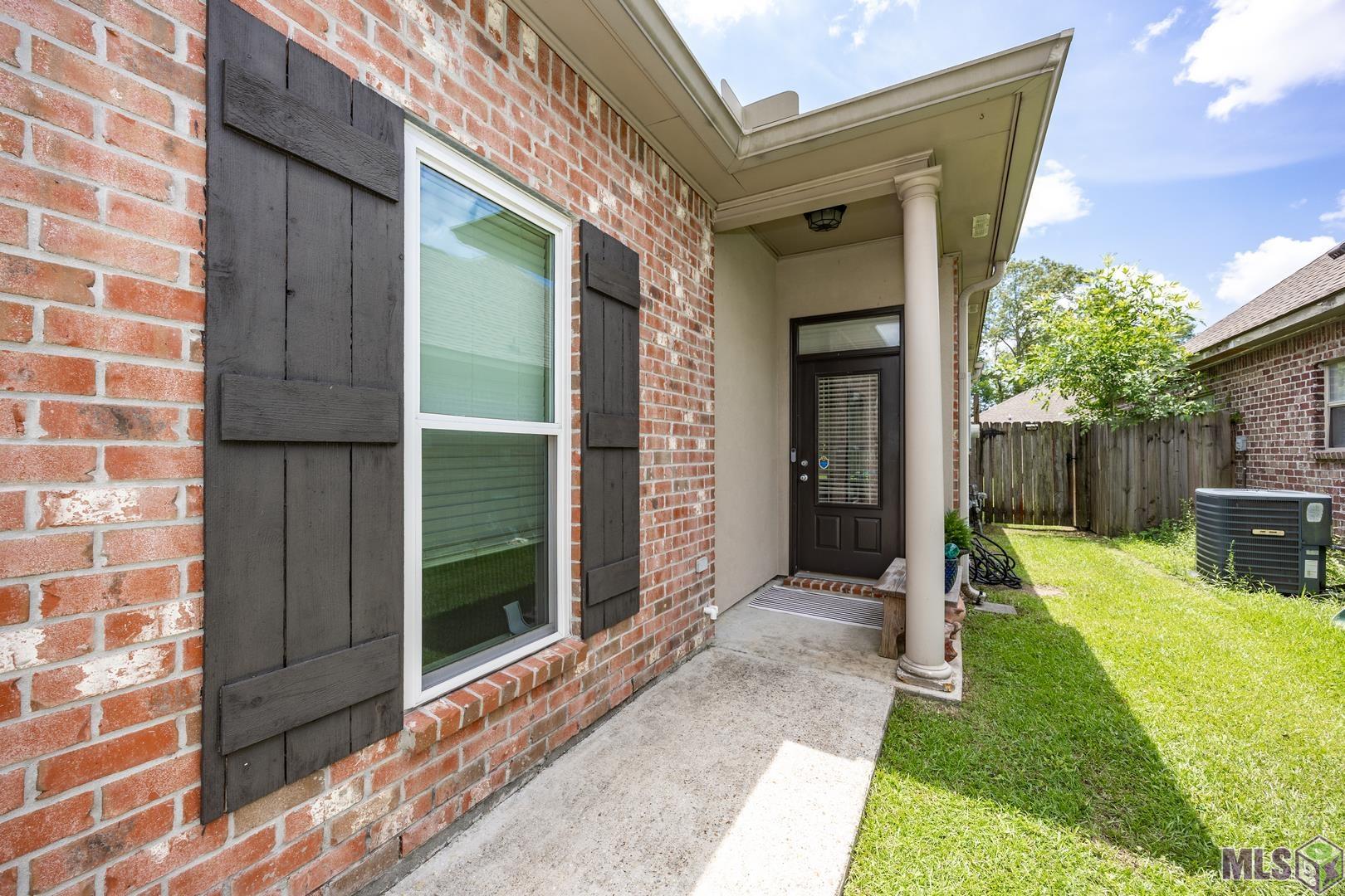 16122 Venetian Avenue Baton Rouge, LA 70817 - Photo 3 of 28 Gallery Image 3