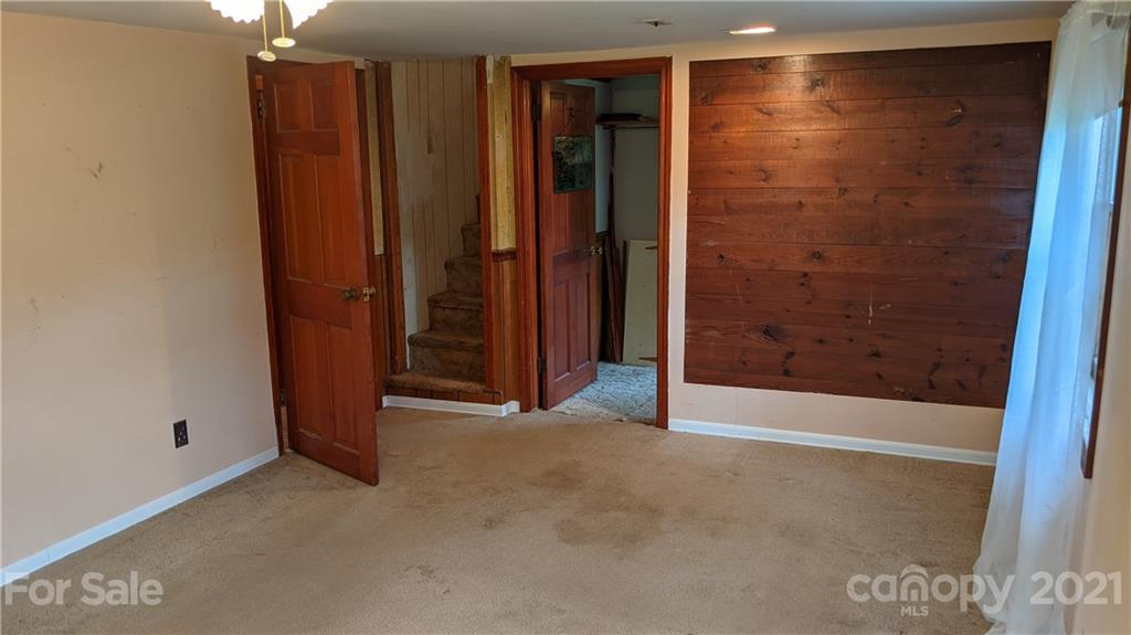 332 Jericho Road Harmony, NC 28634 - Photo 11 of 17 a view of a bathroom with shower