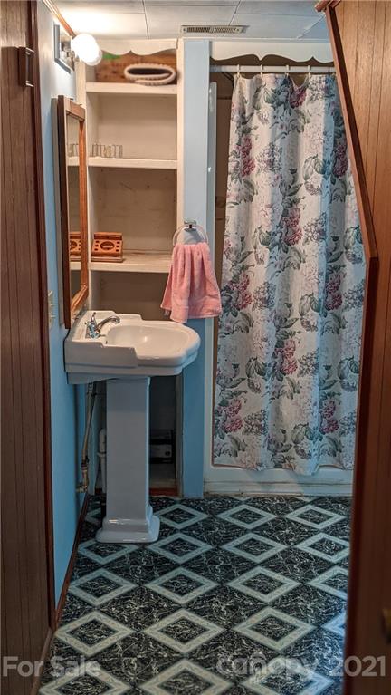 332 Jericho Road Harmony, NC 28634 - Photo 9 of 17 a bathroom with a sink and a mirror