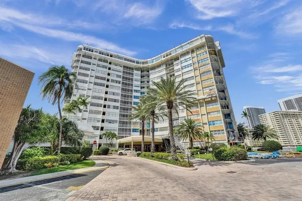 $2,700 | 100 Golden Isles Drive, Unit 815, Hallandale Beach, FL 33009