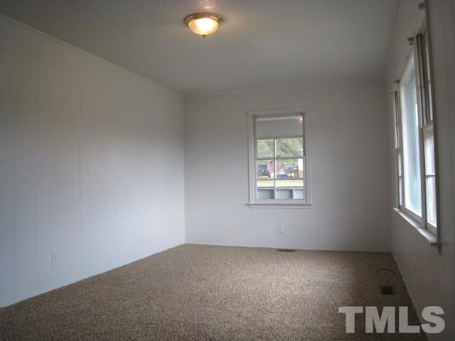 888 Foster Road Henderson, NC 27537 - Photo 4 of 15 Gallery Image 4