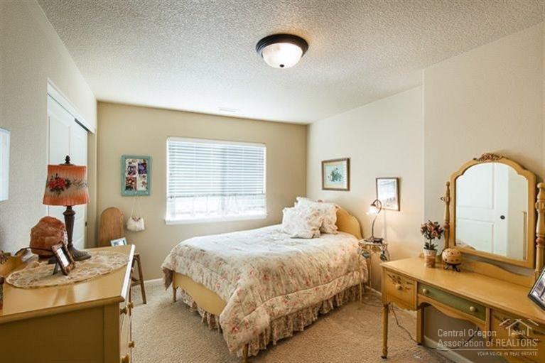 61289 Splendor Lane Bend, OR 97702 - Photo 12 of 25 Bedroom #3