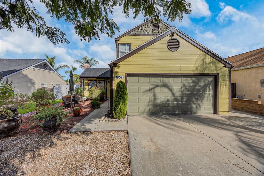 1907 Pepper Tree Lane East Colton, CA 92324 - Photo 7 of 33 a front view of a house with a porch