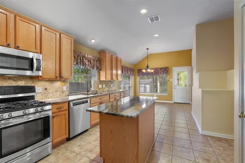 $400,000 | 6814 Thistle Hill Way, Austin, TX 78754