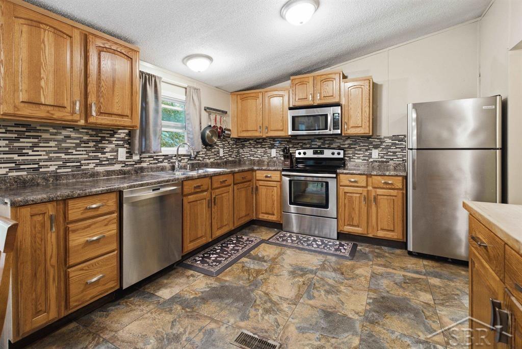 203 West Sampson Road Sanford, MI 48657 - Photo 5 of 29