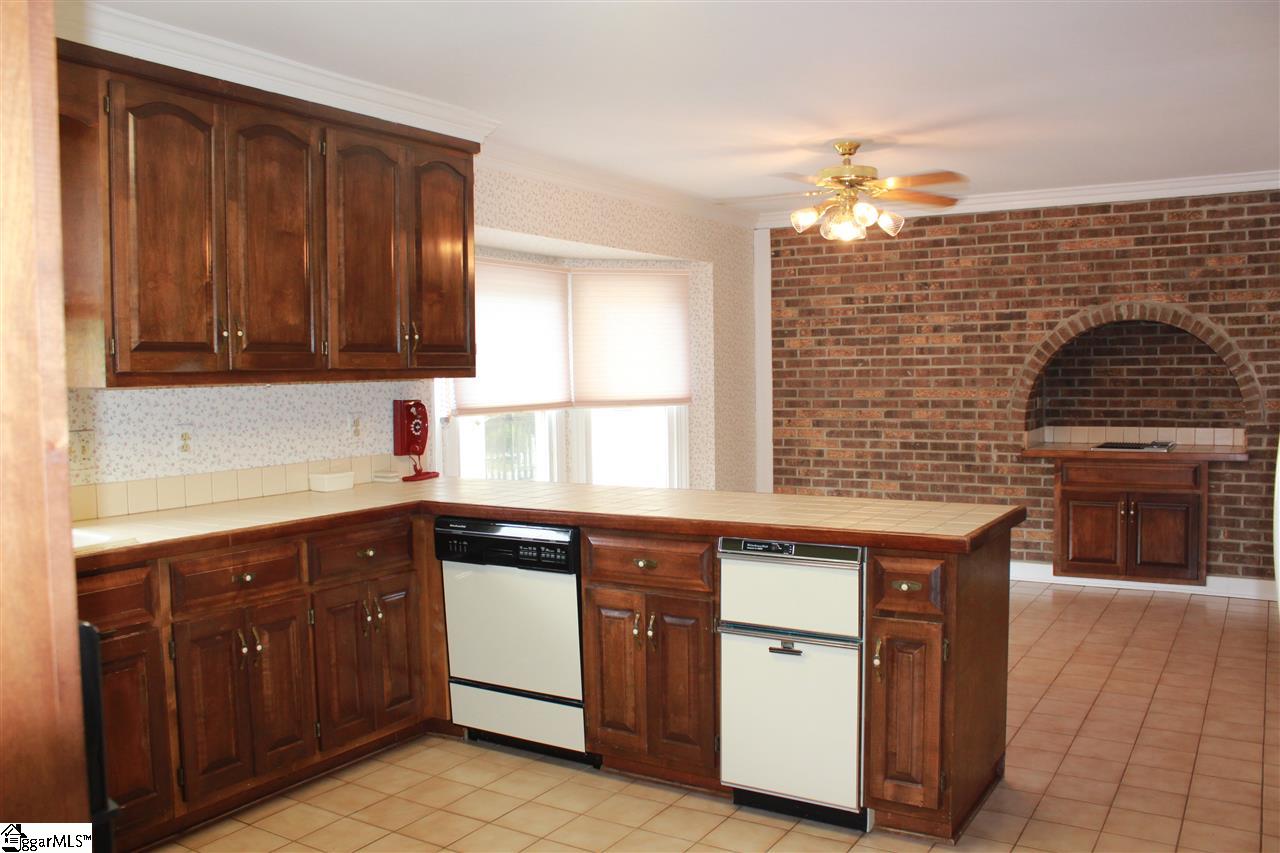 2210 Hudson Road Greer, SC 29650 - Photo 5 of 32 Gallery Image 5