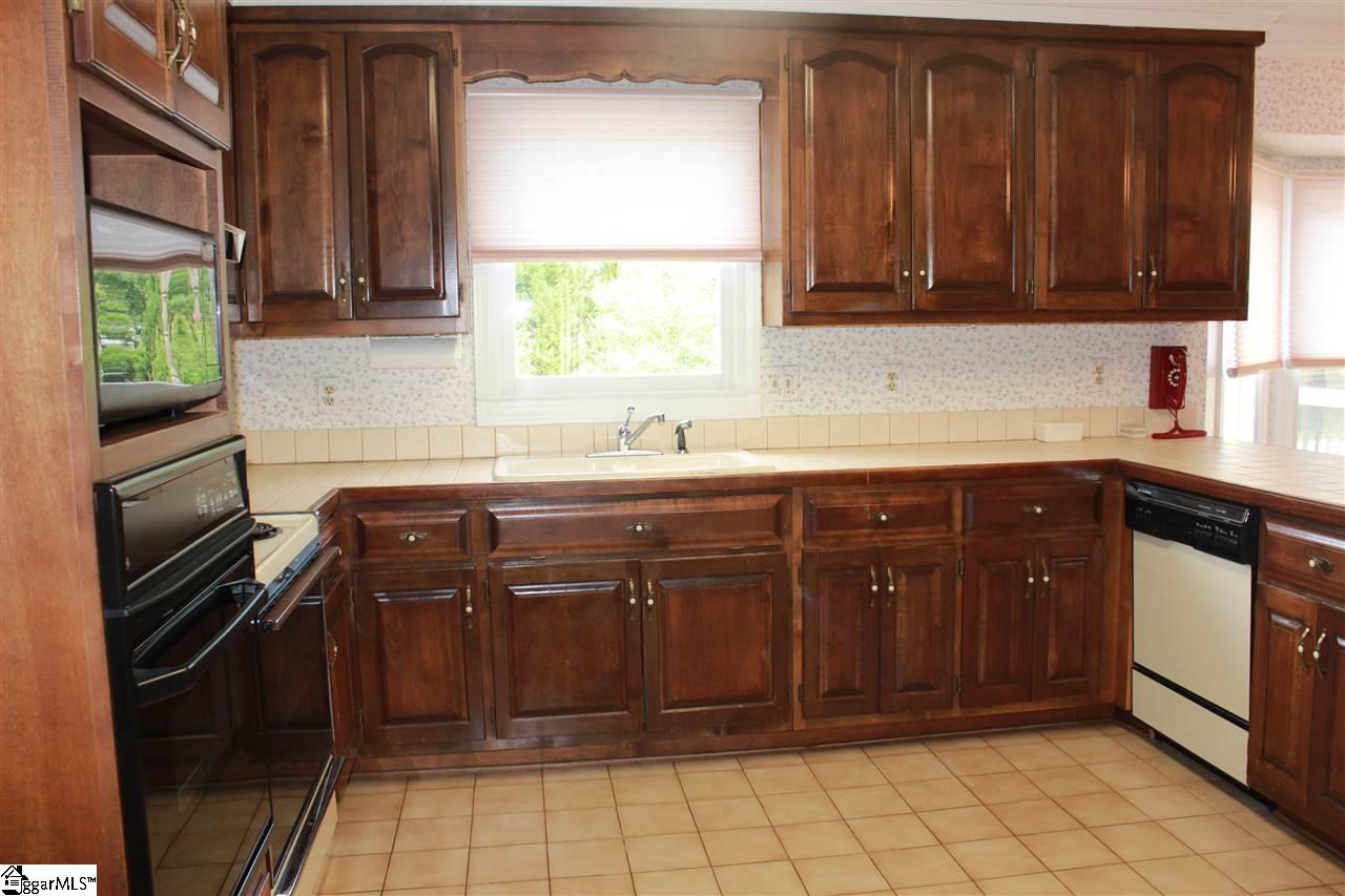 2210 Hudson Road Greer, SC 29650 - Photo 6 of 32 Gallery Image 6