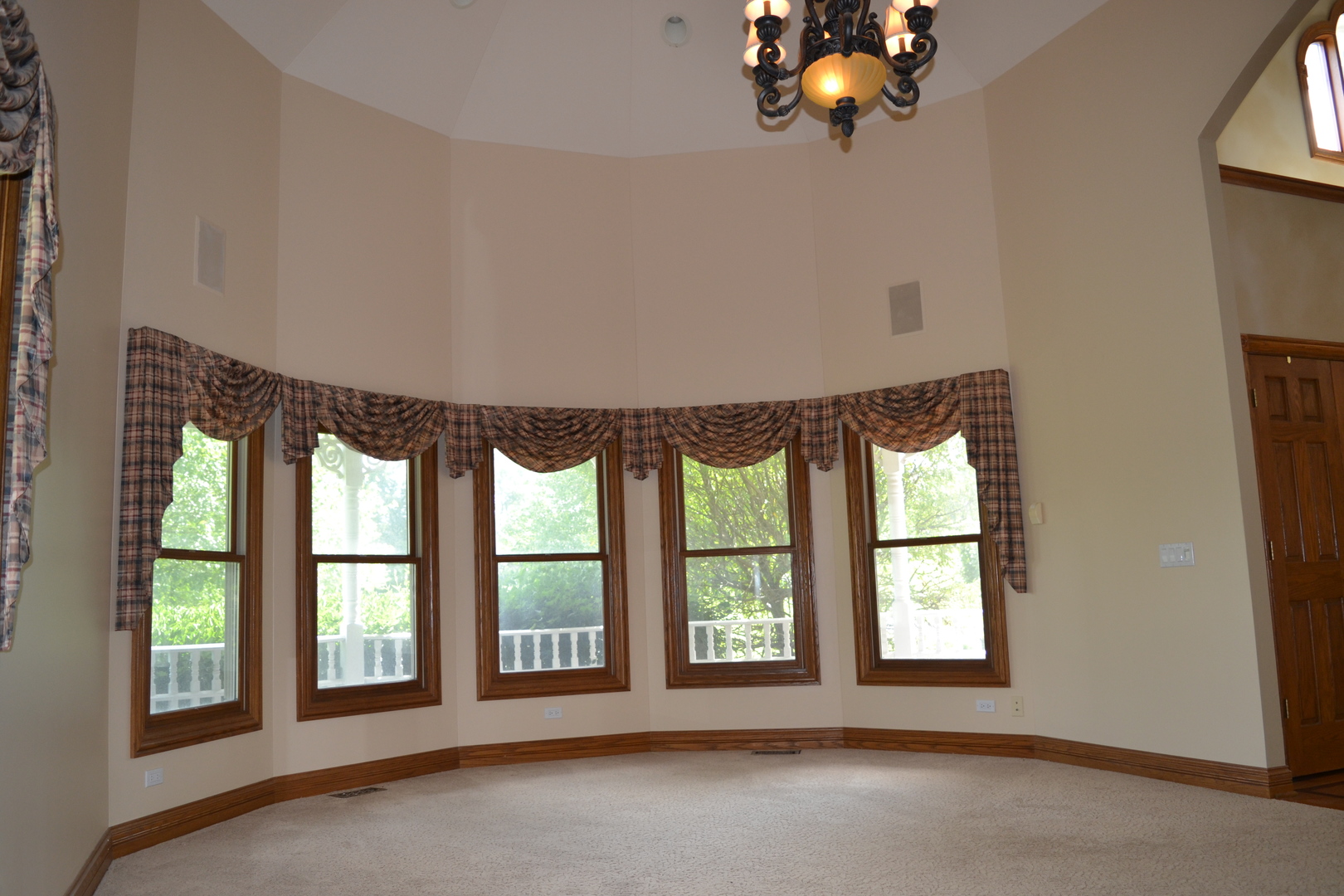 9N313 Muirhead Road Elgin, IL 60124 - Photo 13 of 61 a view of an empty room with a window and cabinet