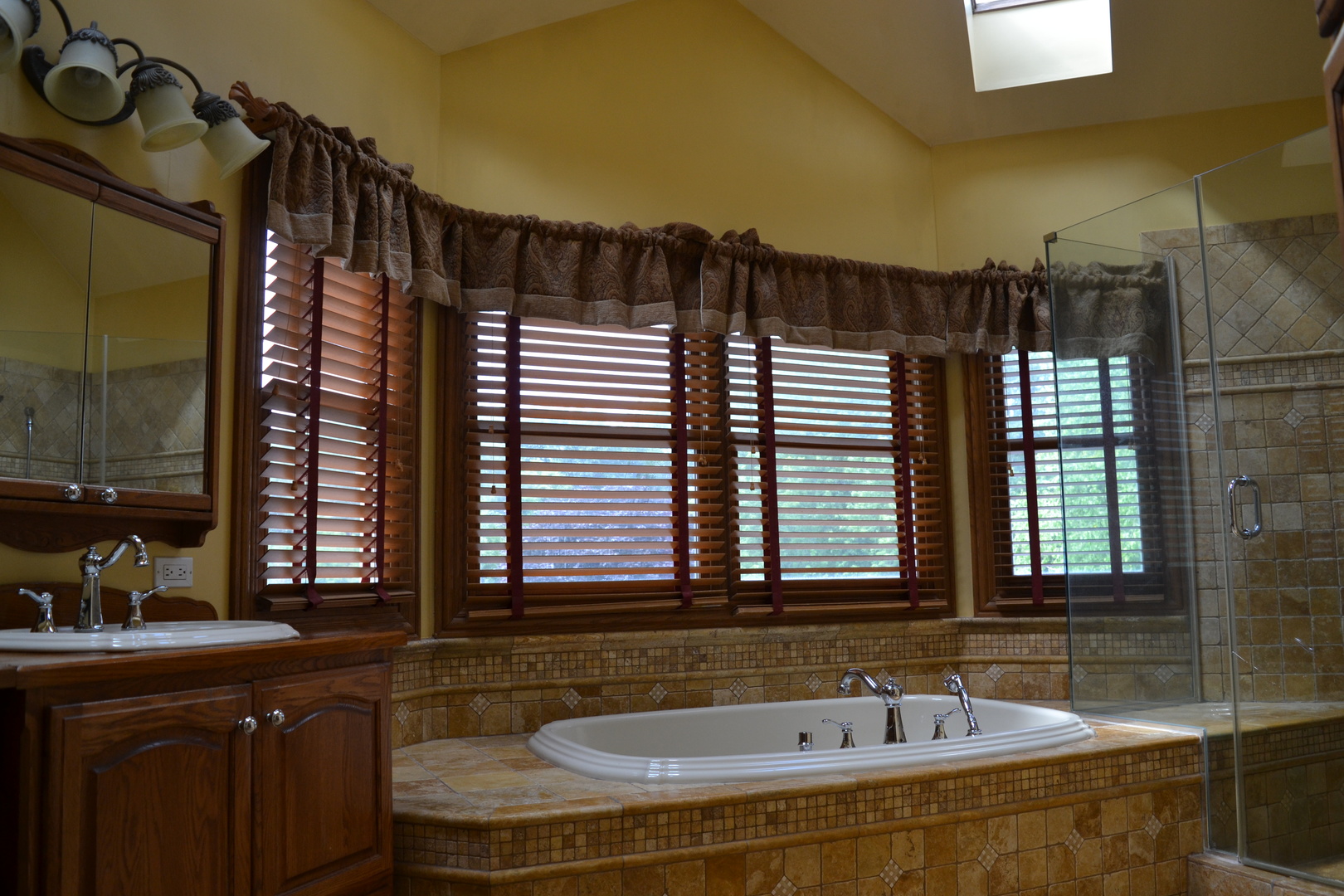 9N313 Muirhead Road Elgin, IL 60124 - Photo 25 of 61 a bathroom with a sink and a bathtub