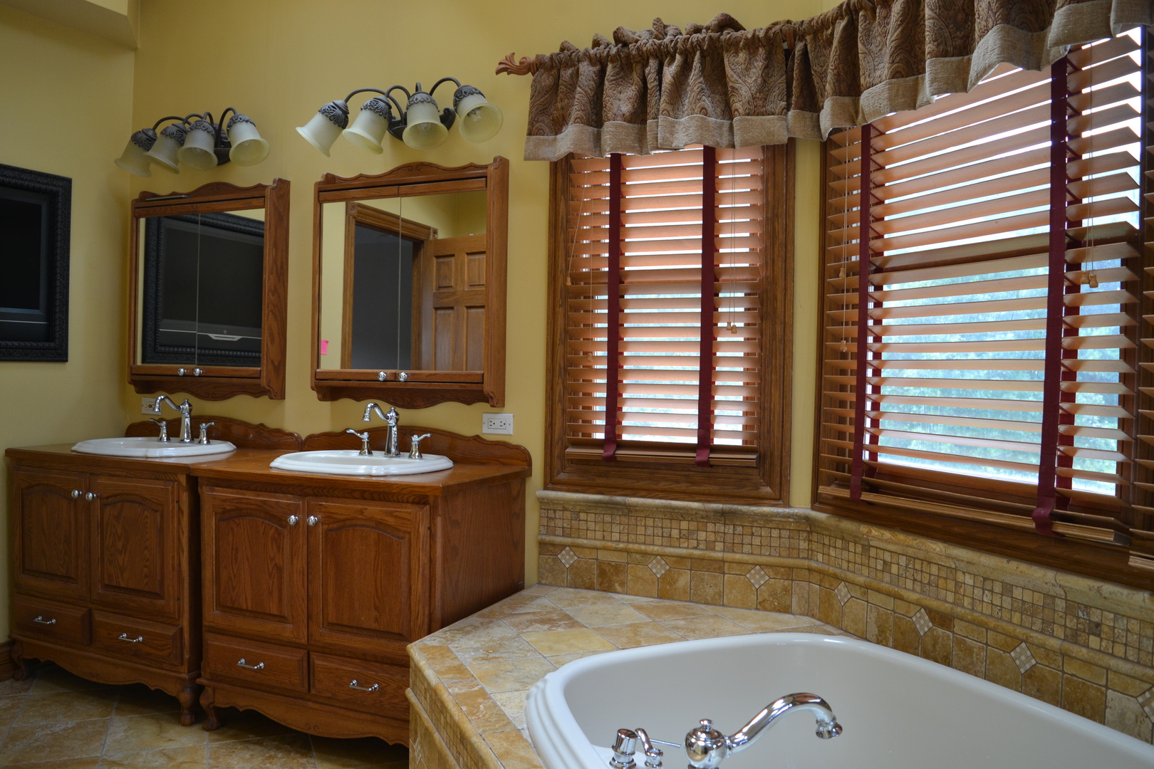 9N313 Muirhead Road Elgin, IL 60124 - Photo 27 of 61 a bathroom with a tub sink and mirror