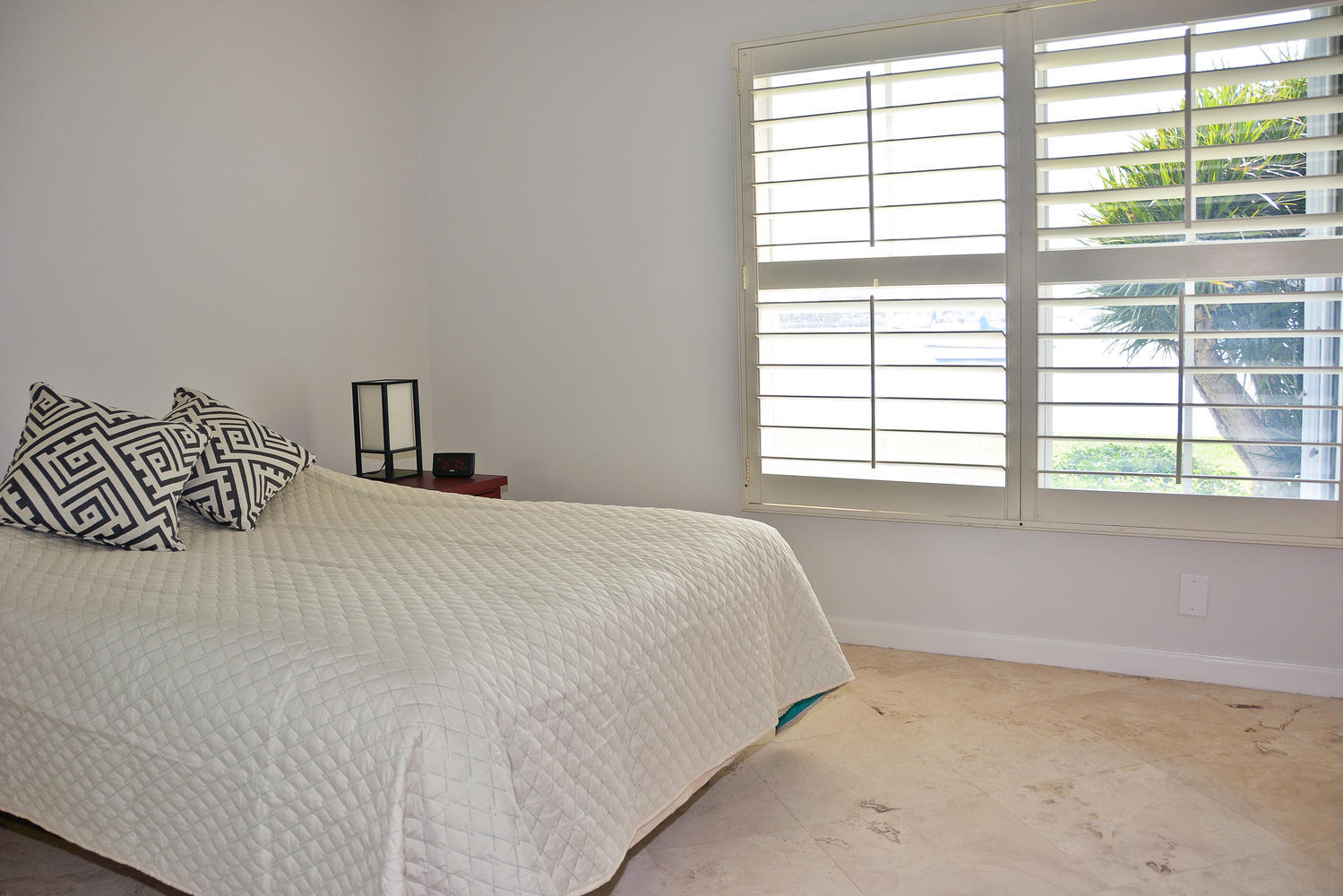 1071 Sugar Sands Boulevard, Unit 2 Singer Island, FL 33404 - Photo 11 of 18 1071 Sugar Sands Blvd 2 Singer guest bed