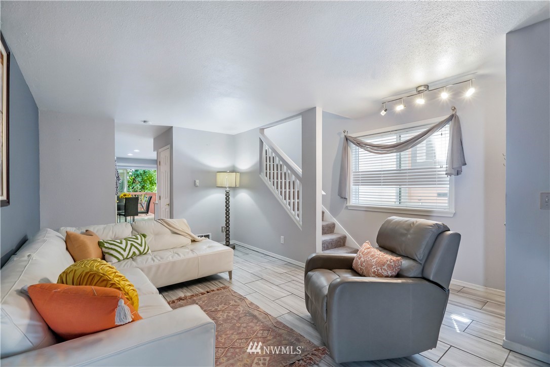 404 Taylor Avenue Northwest, Unit B Renton, WA 98057 - Photo 4 of 20 Gallery Image 4