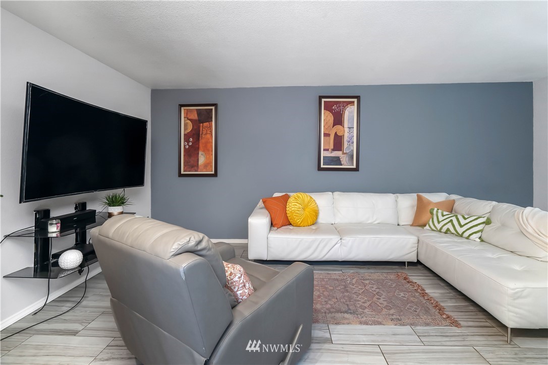 404 Taylor Avenue Northwest, Unit B Renton, WA 98057 - Photo 5 of 20 Gallery Image 5