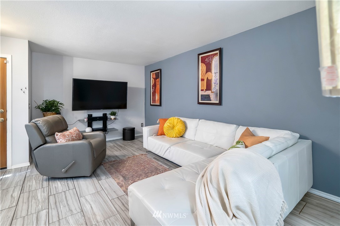 404 Taylor Avenue Northwest, Unit B Renton, WA 98057 - Photo 6 of 20 Gallery Image 6