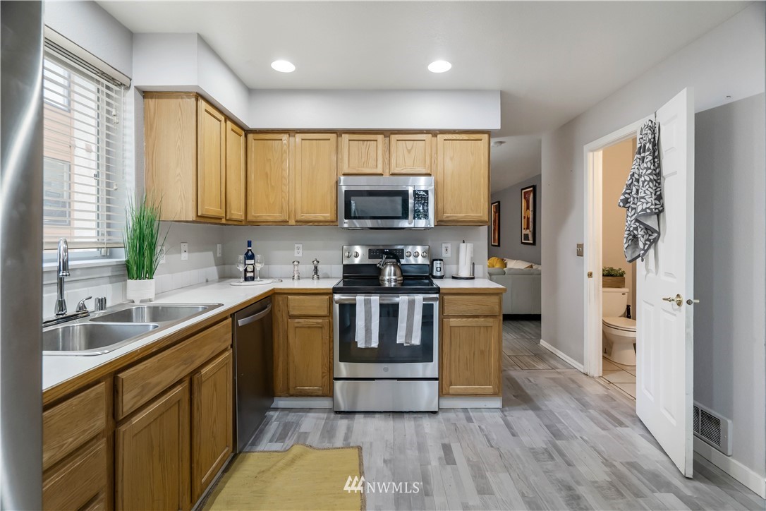 404 Taylor Avenue Northwest, Unit B Renton, WA 98057 - Photo 9 of 20 Gallery Image 9