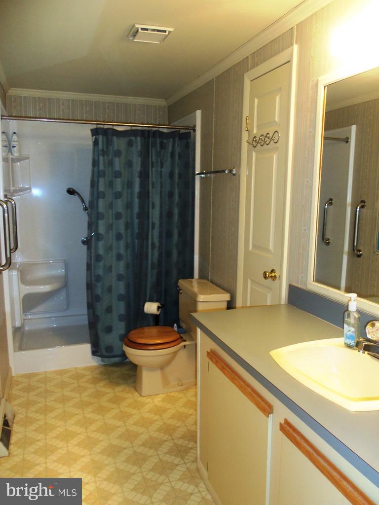 1208 South Glebe Road Montross, VA 22520 - Photo 11 of 16 Bath (Master)